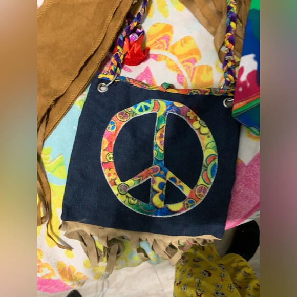 Hippie costume size medium comes with 9 pieces - Picture 3 of 7